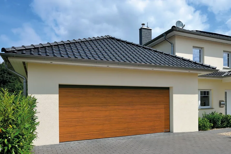 Prelis M, Decograin Golden Oak — sekcionálna brána
